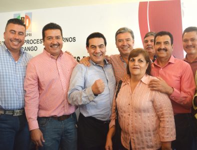 Ex presidentes municipales acudieron al registro de Enrique Benítez