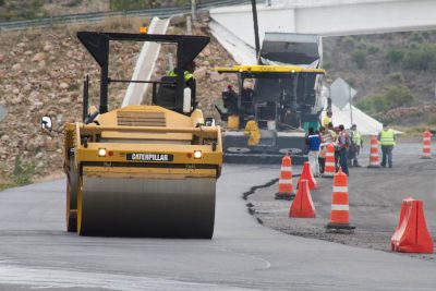 Muere al reparar la supercarretera a Mazatlán; fue aplastado por una máquina