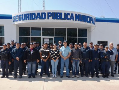 Equipa Poanas a policías y tránsitos municipales