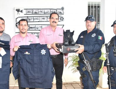 Equipa Tamazula a policías locales; anuncia Municipio más gestiones ante el Estado