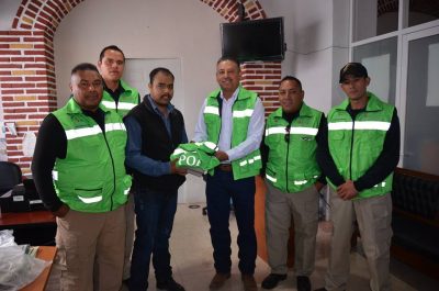 Entrega Poanas uniformes a elementos de Protección Civil