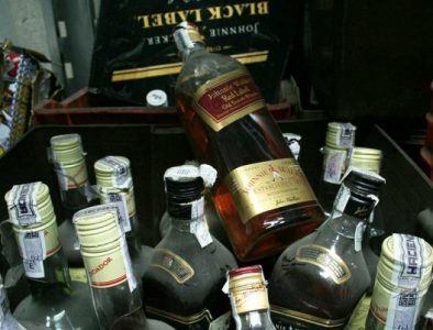 Asegura Cofepris 5 millones de litros de alcohol adulterado en 4 años