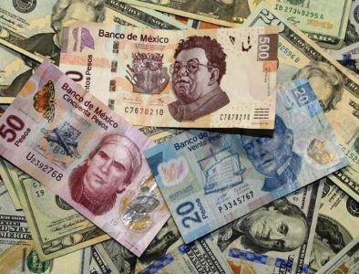 Sube el dólar a 18.95 pesos; crece incertidumbre por TLCAN