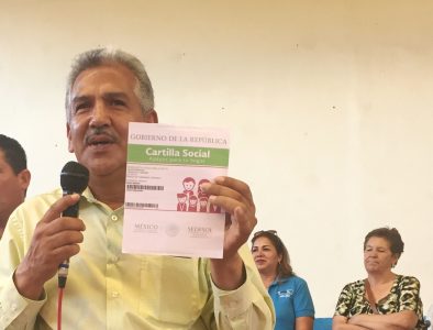 Entrega Sedesol 120 mil cartillas sociales en Durango