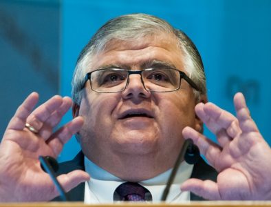 Aumento al salario mínimo debe ser prudente: Carstens