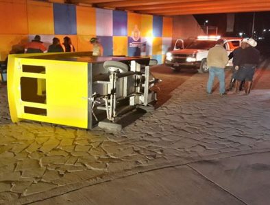 Se accidenta trenecito turístico abajo de puente El Baluartito