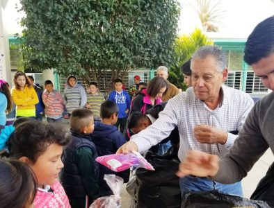 Entrega Súchil juguetes y aguinaldos en escuelas de la región