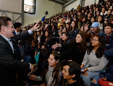 Habrá becas de transporte para todos los jóvenes de preparatoria