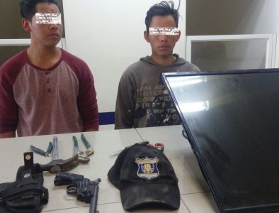 Arresta policía capitalina a par de ladrones que vestían como agentes estatales