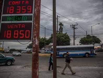 Mayor inflación, dólar más caro y menor crecimiento del PIB en 2018: Analistas