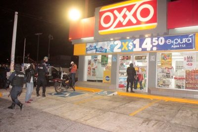 Intento de robo a Oxxo de la ciudad de Durango deja un empleado herido