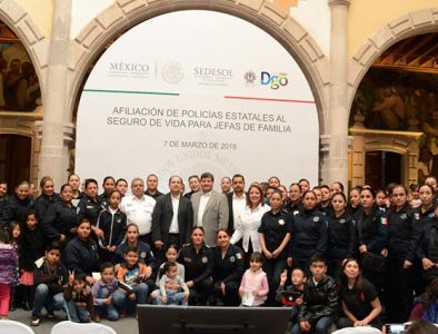 Incorporan a mujeres policías estatales al Seguro de Vida para Jefas de Familia