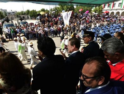 Viven duranguenses tradicional desfile del 16 de Septiembre