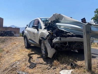 Fuerte choque en Canatlán dejó un vehículo destruido; nadie resultó lesionado