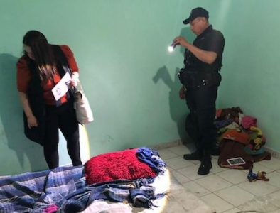 Rescatan a dos menores que estaban encerrados en su casa en Santiago Papasquiaro