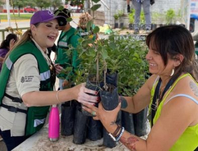 Gobierno de Esteban realiza un Reciclatón más; ciudadanía intercambia basura electrónica por arbolitos