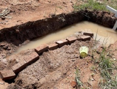 Reparan tumbas afectadas por inundación en el panteón municipal de Vicente Guerrero