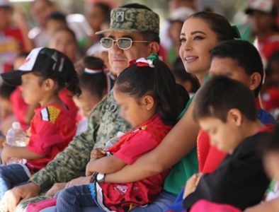 Junto a Marisol, niños de Casa Hogar y Centro Mi Casa celebran la Independencia en el Campo Militar