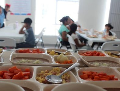 Con ‘Nutriendo Almas’, Toño Ochoa mejora y dignifica la vida de la gran familia