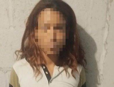 Policías estatales aseguran a dos jóvenes mujeres y un varón con droga en Gómez Palacio