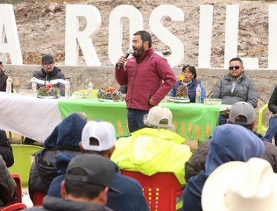 Héctor Herrera recorre La Rosilla, comunidad más fría del país