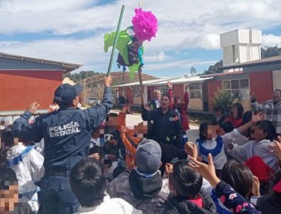 Elementos de la Policía Estatal organizan posada a niños indígenas en Mezquital