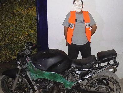 Arresta policía capitalina a ‘marihuano’ con motocicleta robada