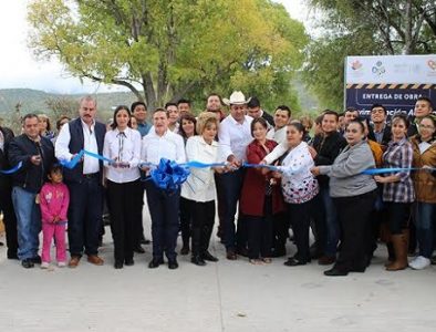 Inauguran pavimentación del camino que conduce al panteón de Canatlán