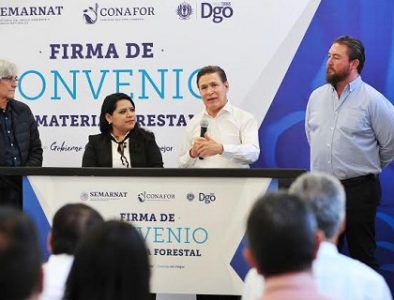 Firman Gobierno y CONAFOR convenio en materia forestal