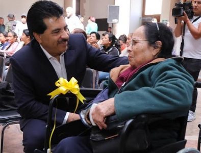 Entregan DIF Municipal y Alcalde aparatos funcionales