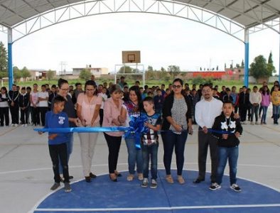 Entregan cancha en J. Guadalupe Aguilera