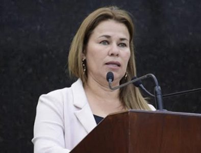 Se debe legislar con perspectiva de género: María E. González