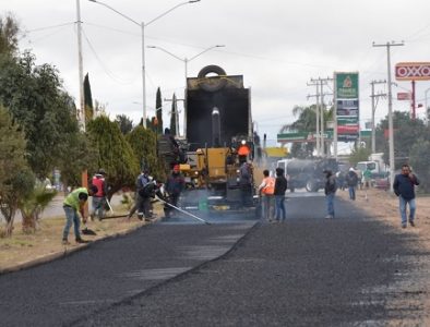 Colocan carpeta asfáltica en salida de Villa Unión