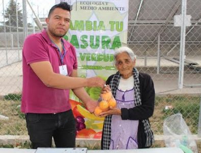 Llevan campaña ‘Cambia tu Basura por Verdura’ a la colonia H. Ayuntamiento de Canatlán