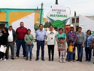 Con apoyo de ‘Mariana Trinitaria’, entregan tinacos y cisternas a familias de Cuencamé