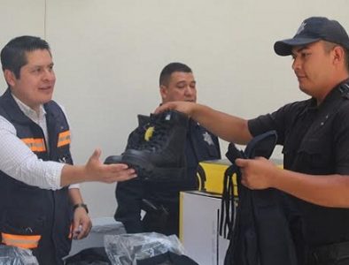 Otorgan equipo de trabajo al personal de Seguridad Pública de Vicente Guerrero