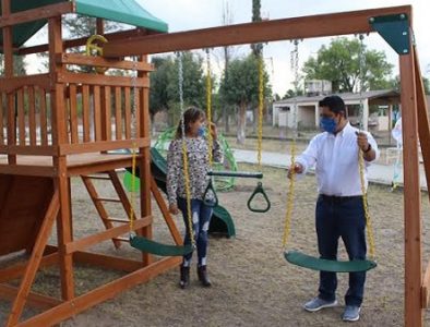 Entregan primera etapa de parque infantil en Graceros