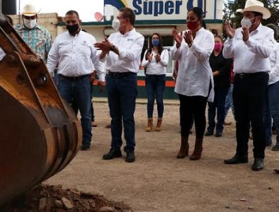 Gobernador y Alcaldesa dan inicio a obras en Cuencamé