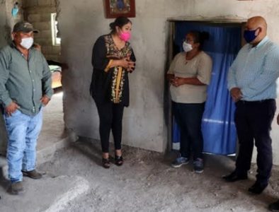 Luly Martínez entrega piso firme en comunidades de Cuencamé