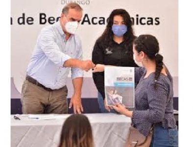 Jóvenes responden a prórroga de convocatorias para becas municipales