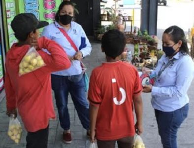 Retira DIF municipal a 2 niños que trabajaban en la calle