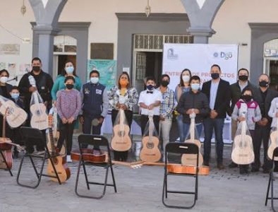 Celebran entrega de proyectos culturales en Poanas