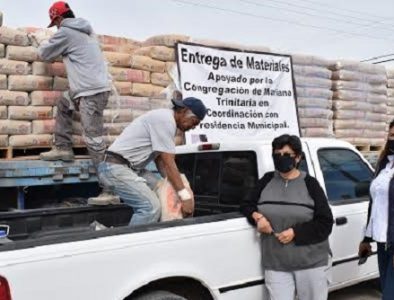 Entrega Peñón Blanco material para construcción subsidiado