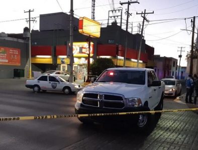 Pareja de asaltantes le quita la vida a empleado de tienda OXXO