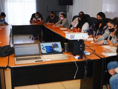 Imparten curso de computación básica para personal de la Presidencia Municipal de Poanas