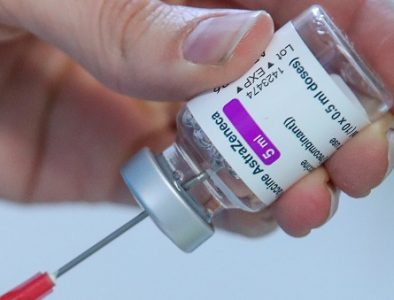 Descartan trombosis en adulto mayor vacunado con AstraZeneca en México