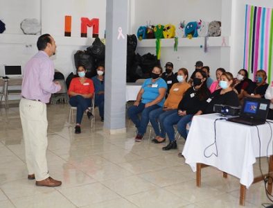 Imparten conferencia para mamás de la cabecera municipal de Poanas