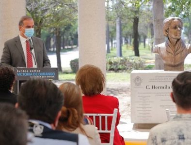 Devela Salum busto de Hermila Galindo