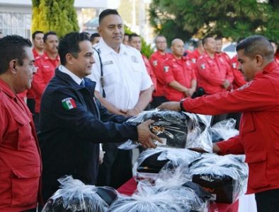 Fortalecemos a los bomberos para proteger mejor a los duranguenses: Toño Ochoa