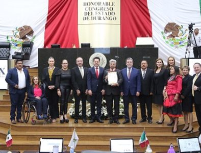 Otorga Congreso la medalla ‘Silvestre Revueltas’ al escultor Guillermo Salazar